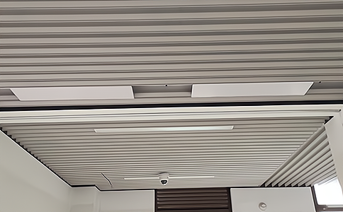 Ӣ����ʿ�ٴ�ѧ����UHF RFID����׷���ʲ��豸